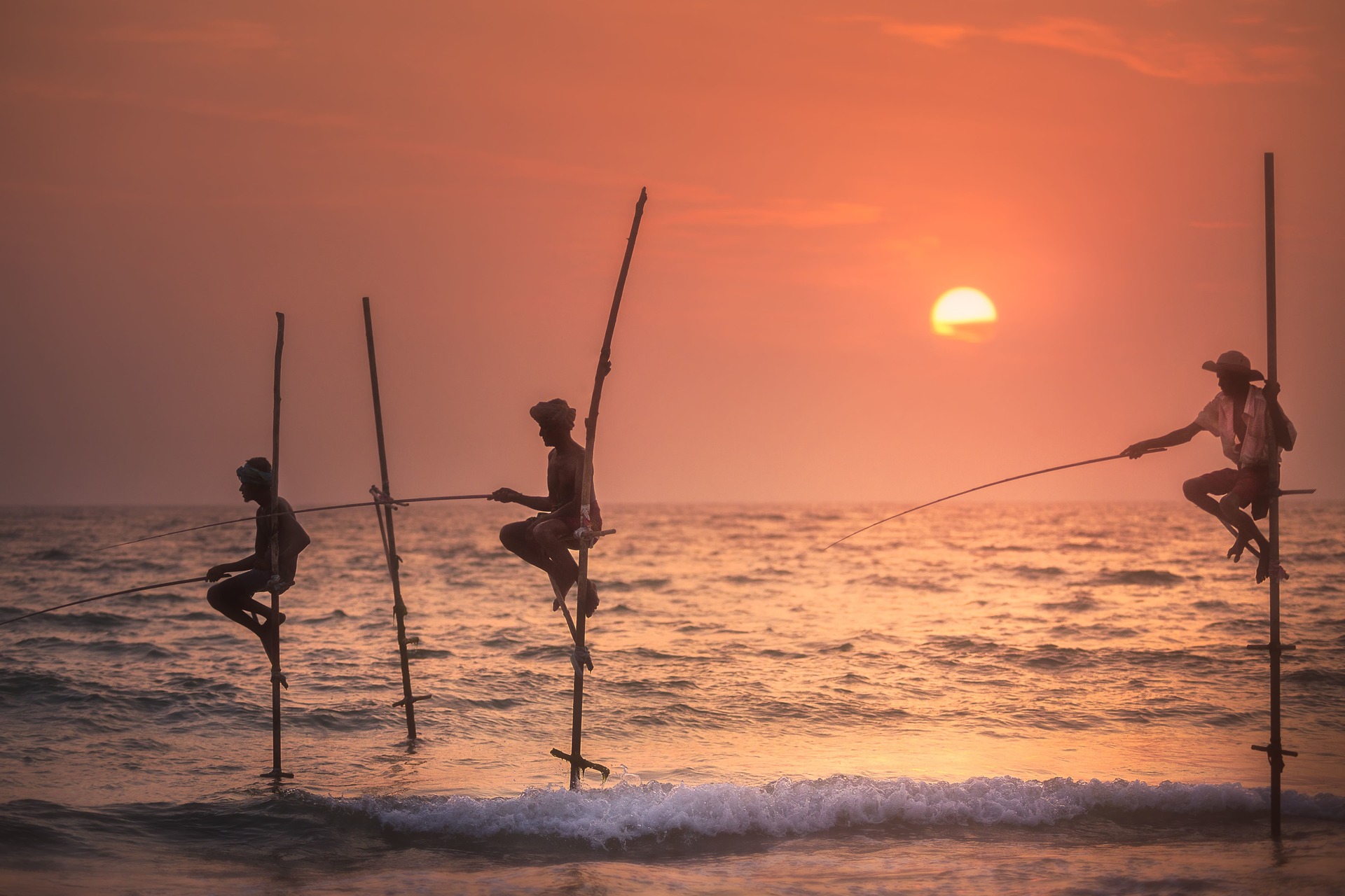 Pêcheurs au coucher de soleil à Negombo
