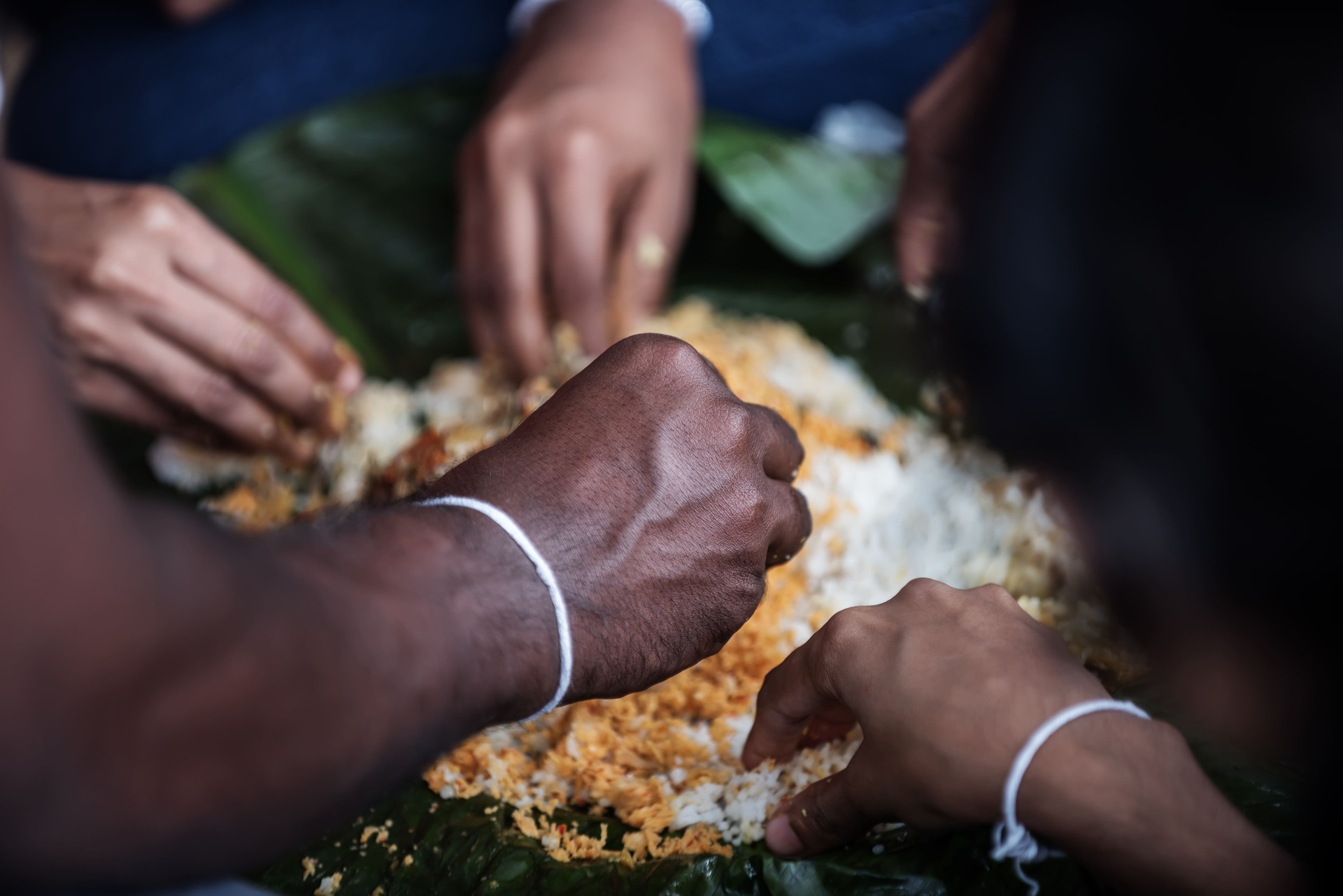 Partage d'un repas traditionnel au Sri Lanka