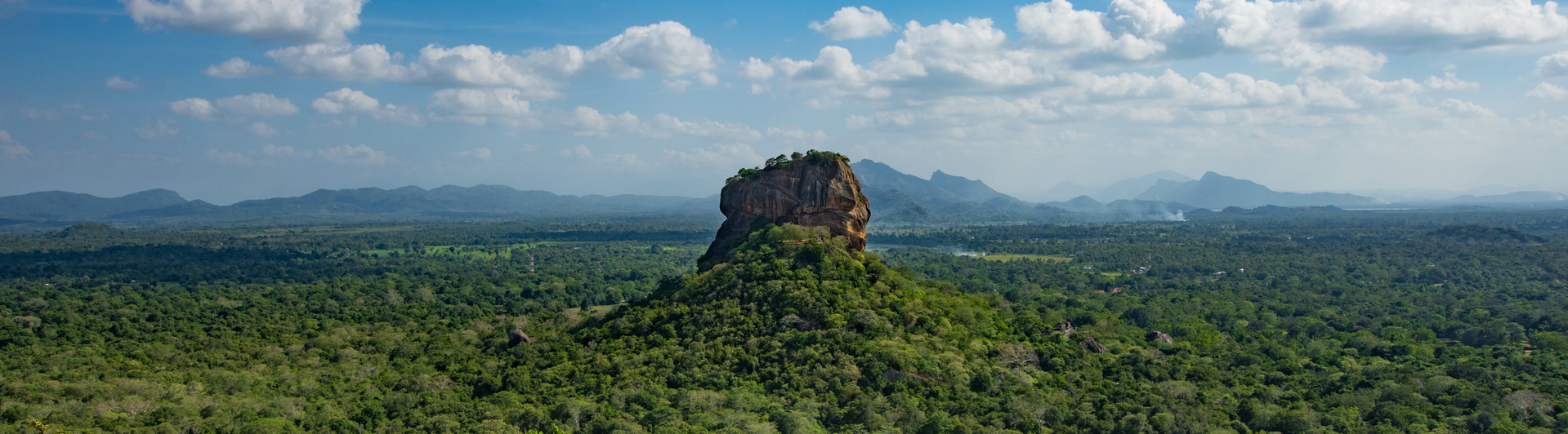 rocher sigiriya nuages
