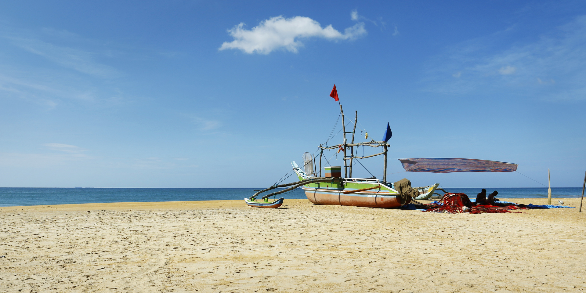 Plage Negombo bateau traditionnel